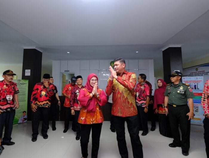 Bupati Gowa, Adnan Purichta Ichsan mengajak Bupati Terpilih di Pilkada Gowa 2024, Sitti Husniah Talenrang, meninjau pembangunan Rumah Sakit (RS) Pratama di Kecamatan Bontonompo dan Lembaga Pendidikan Mahasantri (LPM) di Kecamatan Bajeng, Kamis (16/1/2025).