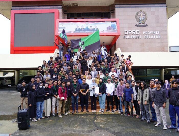 Ketua DPRD Sulawesi Selatan (Sulsel), Andi Rachmatika Dewi, bersama pimpinan dan anggota Dewan Provinsi Sulsel, menerima pengunjukrasa dari Himpunan Mahasiswa Islam (HMI) Cabang Makassar. Foto (Ical).