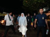 Safari Ramadan di Pattalassang, Bupati Husniah Jalan Kaki Bersama Ratusan Warga Menuju Masjid