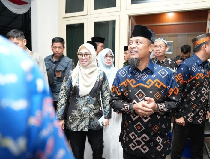 Gubernur Sulsel, Andi Sudirman Sulaiman bersama Bupati Gowa, Husniah Talenrang saat Menghadiri Pembukaan STQH XXIII di Luwu Utara.