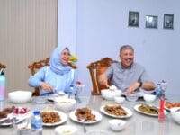 Bupati Gowa, Husniah Talenrang, melakukan kunjungan silaturahmi yang penuh makna dan disambut dengan hangat oleh Bupati Pinrang, Andi Irwan Hamid, di Rumah Jabatan Bupati