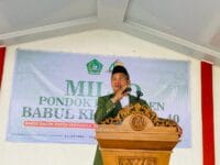 Pondok Pesantren Babul Khaer. Di milad ke-40 ini, KH Mustary Randa, sang pimpinan pondok, menghadirkan kembali memori tentang perjalanan panjang yang penuh cinta, perjuangan, dan harapan.