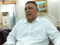 Politisi senior partai Golkar, HM Roem menyinggung soal ketua partai "pekerjaan sambilan"