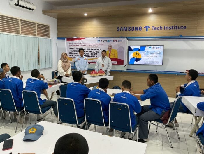 Dosen Fakultas Teknik UNM Edukasi Siswa SMKN 10 Makassar tentang Zona Selamat Sekolah