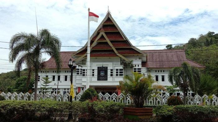 Sejumlah pejabat eselon II di Pemkab Enrekang ramai-ramai mundur.