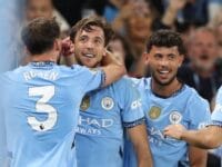 Manchester city kini berada di urutan ketiga klasemen liga inggris. Perebutan tiket liga champion kian panas.