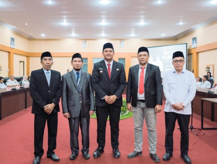 Swardi dan Darwis usai dilantik sebagai direktur PDAM dan Dewas PDAM. Keduanya adalah kader partai.