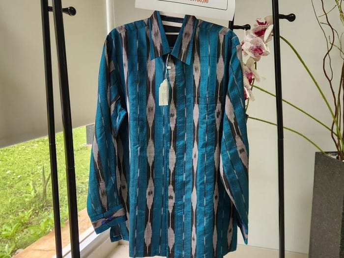 Baju kain sutera hasil rampasan KPK ini dilelang senilai Rp5 ribu dan laku Rp5,6 juta.