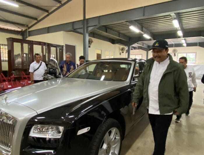 Mobil Rolls Royce yang telah laku melalui lelang senilai Rp2,5 miliar.