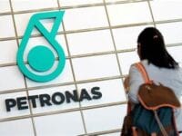 Petronas Malaysia bakal mem PHK 10 persen karyawannya.