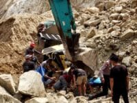 Longsor tambang batu di Cirebon