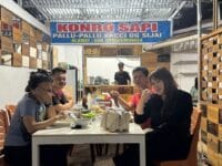 SELALU RAMAI. Suasana di Pallu Kacci Sattulu Dg Sijai