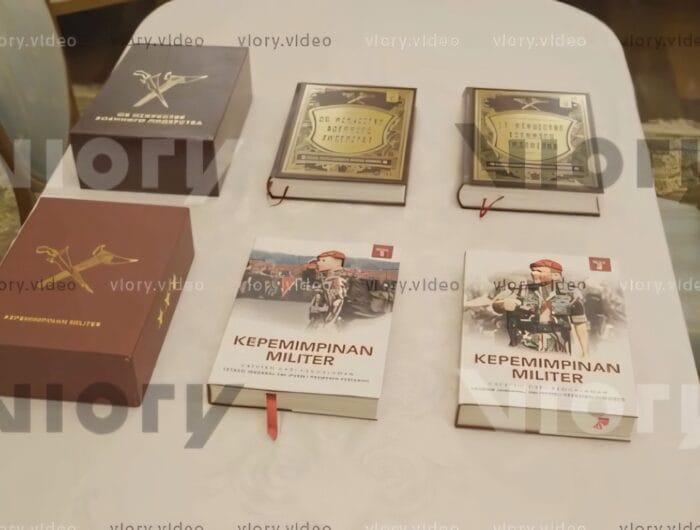 Buku Kepemimpinan Militer