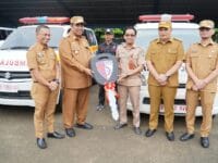 Bupati Maros, Chaidir Syam menyerahkan 11 unit ambulans untuk pelayanan kesehatan masyarakat.