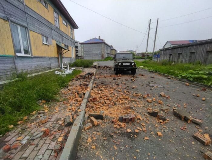 RUSAK RINGAN. Gempa di Rusia yang kategori besar hanya merusak sebagian kecil rumah.