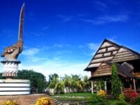 Istana Kedatuan Luwu di Kota Palopo. Daerah ini menjadi salah satu usulan pemekaran provinsi Luwu Raya yang akan terpisah dari Sulawesi Selatan.