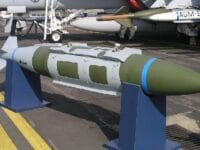 Bom JDAM yang dipasok Amerika Serikat ke Israel. Bom ini dijual senilai Rp8,2 Triliun.