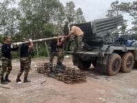 Kendaraan militer dipersiapkan untuk memulai perang antara Thailand vs Kamboja