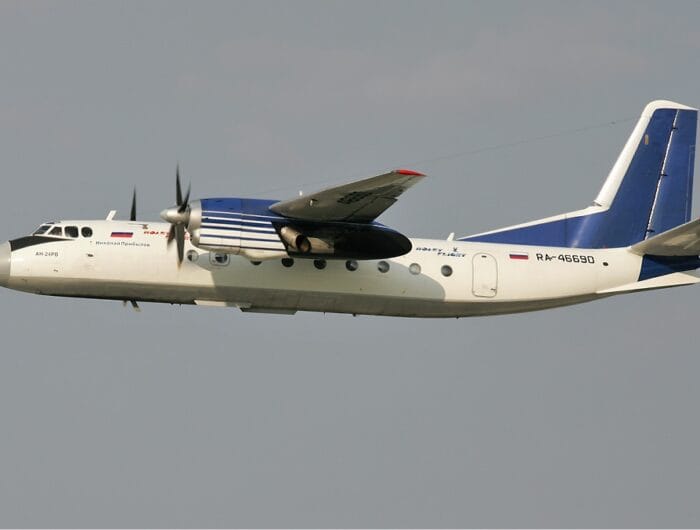 Pesawat Antonov 24 atau AN-24. Salah satu pesawat AN-24 milik Rusia dilaporkan mengalami kecelakaan. Semua penumpangnya tewas.