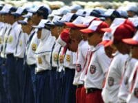 Seragam sekolah gratis