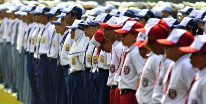 Seragam sekolah gratis