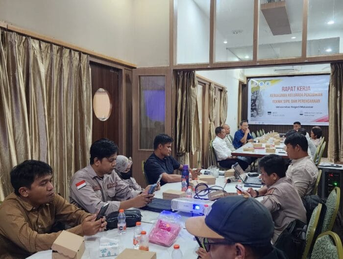 Pengurus Ikatan Alumni Kerukunan Keluarga Pendidikan Teknik Sipil dan Perencanaan Universitas Negeri Makassar (IKA PTSP UNM) menggelar rapat kerja menggagas program bisnis untuk alumni.