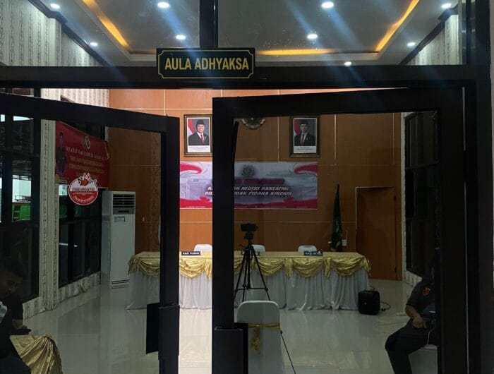 KERAMAT. Situasi di kantor kejaksaan negeri Bantaeng, Selasa, 15 Juli 2025. Kejaksaan sedang mempersiapkan keterangan pers. Biasanya, ada tersangka baru yang ditetapkan di setiap hari selasa.