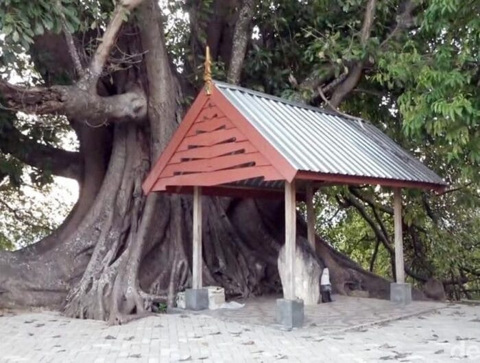 Makam Todzilaling yang dianggap sebagai salah satu makam tua suku Mandar.