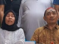 kedua orang tua Affan Kurniawan yang merupakan driver Ojol yang tewas setelah dilindas Rantis Brimob.