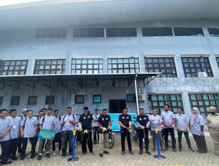 PT PLN (persero) Unit Induk Distribusi Sulawesi Selatan, Sulawesi Tenggara dan Sulawesi Barat (UID Sulselrabar) meresmikan bengkel motor listrik di Kampus 2 Politeknik Negeri Ujung Pandang (PNUP). Bengkel ini adalah bengkel resmi pertama di Kawasan Indonesia timur.