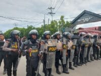 Barikade polisi yang melakukan pengamanan akibat kerusuhan di Kota Sorong, Papua.