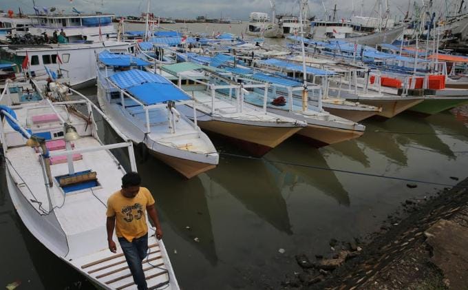 TRADISIONAL. Aktivitas nelayan tradisional di Kabupaten Bulukumba. Kini mereka semakin tersisihkan lantaran aktivitas nelayan jaring yang mulai masuk ke wilayah tangkap mereka. Foto: HO. Tribun Timur.