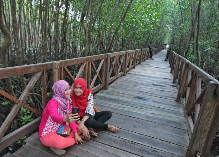 WISATA. Hutan Mangrove Tongke-Tongke di Desa Tongke-Tongke, Kecamatan Sinjai Timur, Sinjai. Dinas pariwisata setempat menyebut kunjungan wisatawan di Sinjai mengalami penurunan, tahun ini.