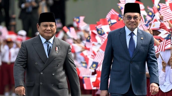Presiden RI, Prabowo Subianto saat bertemu dengan PM Malaysia, Anwar Ibrahim.
