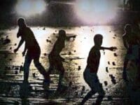 TEROR. Ilustrasi pelemparan batu di Kabupaten Jeneponto.