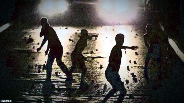 TEROR. Ilustrasi pelemparan batu di Kabupaten Jeneponto.