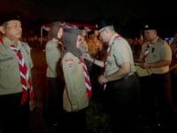 DEDIKASI. Bupati Gowa, Sitti Husniah Talenrang mendapar penghargaan Lencana Darma Bakti Pramuka yang diserahkan langsung oleh Komjen Budi Waseso di Cibubur.