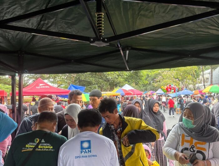 PANGAN MURAH. Partai Amanat Nasional (PAN) Kabupaten Gowa menggelar Gerakan Pangan Murah (GPM) di area CFD Syekh Yusuf, Minggu, 24 Agustus 2025. Gerakan pangan murah ini dilakukan dalam rangkaian HUT PAN ke-27.