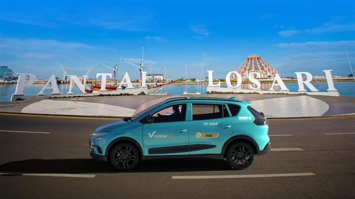 Green SM, kendaraan taksi listrik pertama di Makassar.