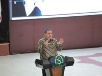 Wali Kota Makassar, Munafri Arifuddin, memacu semangat ratusan mahasiswa untuk ikut berperan aktif dalam membangun kota.