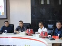 Pemkot Bareng FKIJK Sulselbar Berikan Bantuan Sosial ke Keluarga Korban Kerusuhan DPRD Makassar