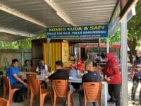 Bupati Gowa, Husniah Talenrang Nikmati Lezatnya Konro Pallu Sattulu