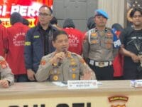 PERUSUH. Polisi mengamankan 29 tersangka kasus kerusuhan yang berujung pada pembakaran gedung DPRD Makassar dan DPRD Sulsel, akhir pekan lalu.