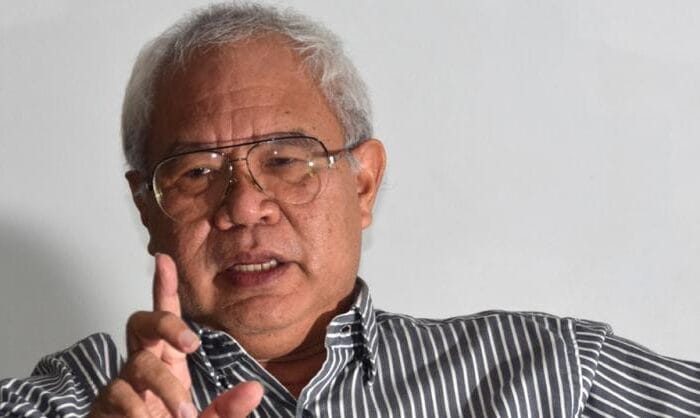 Inteelijen Senior, Soleman B Ponto