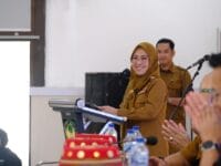 DIGITAL. Bupati Gowa, Sitti Husniah Talenrang saat memimpin rapat koordinasi percepatan dan pemahaman bagi para Pengurus Koperasi Desa/Kelurahan se-Kabupaten Gowa dan Kolaborasi Strategis Menuju Koperasi Merah Putih Digital Bersama PT Indosat di Baruga Tinggimae, Rujab Bupati Gowa, Selasa (16/9)