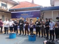 Kantor Pengawasan dan Pelayanan Bea dan Cukai Tipe Madya Pabean B Makassar (KPPBC TMP B Makassar) memusnahkan ribuan barang ilegal di Makassar senilai Rp12 miliar.