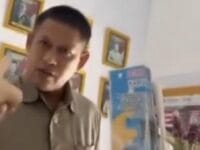 MARAH. Rekaman layar video viral anggota DPRD Pinrang, Mansyur yang terlibat cekcok dengan staf honorer Disdukcapil Pinrang.