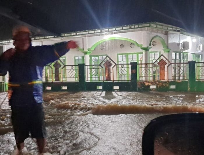 BENCANA. Banjir bandang di Kabupaten Barru, padahal hujan baru terjadi selama lima jam.