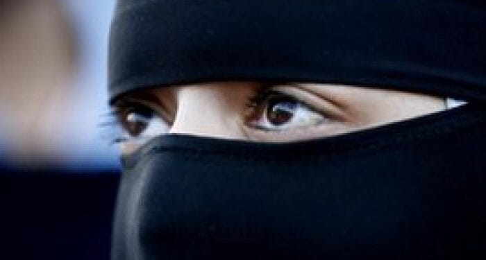 Ilustrasi: cadar dan jilbab