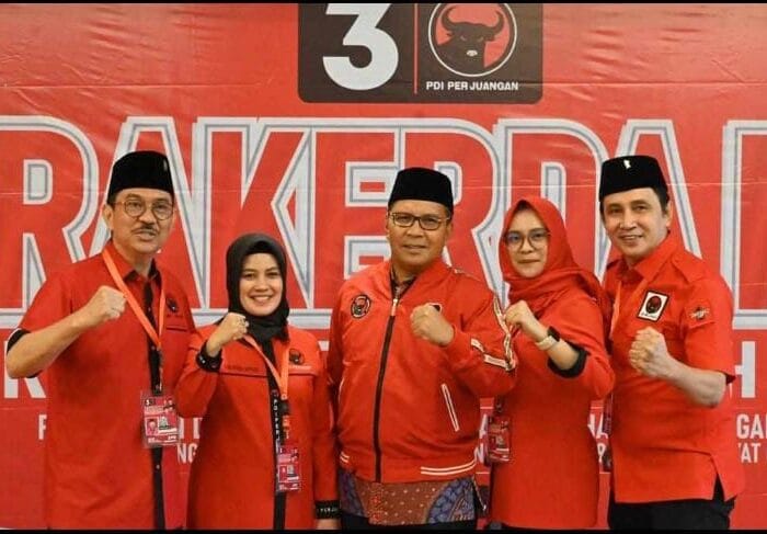 Danny Pomanto bersama pengurus PDIP Sulsel.